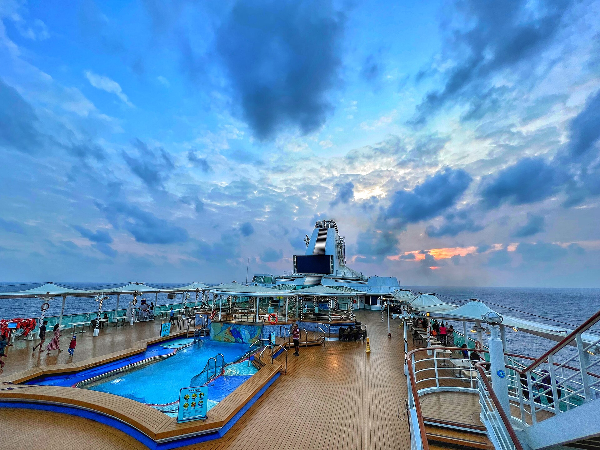 cruise ship deck pool
